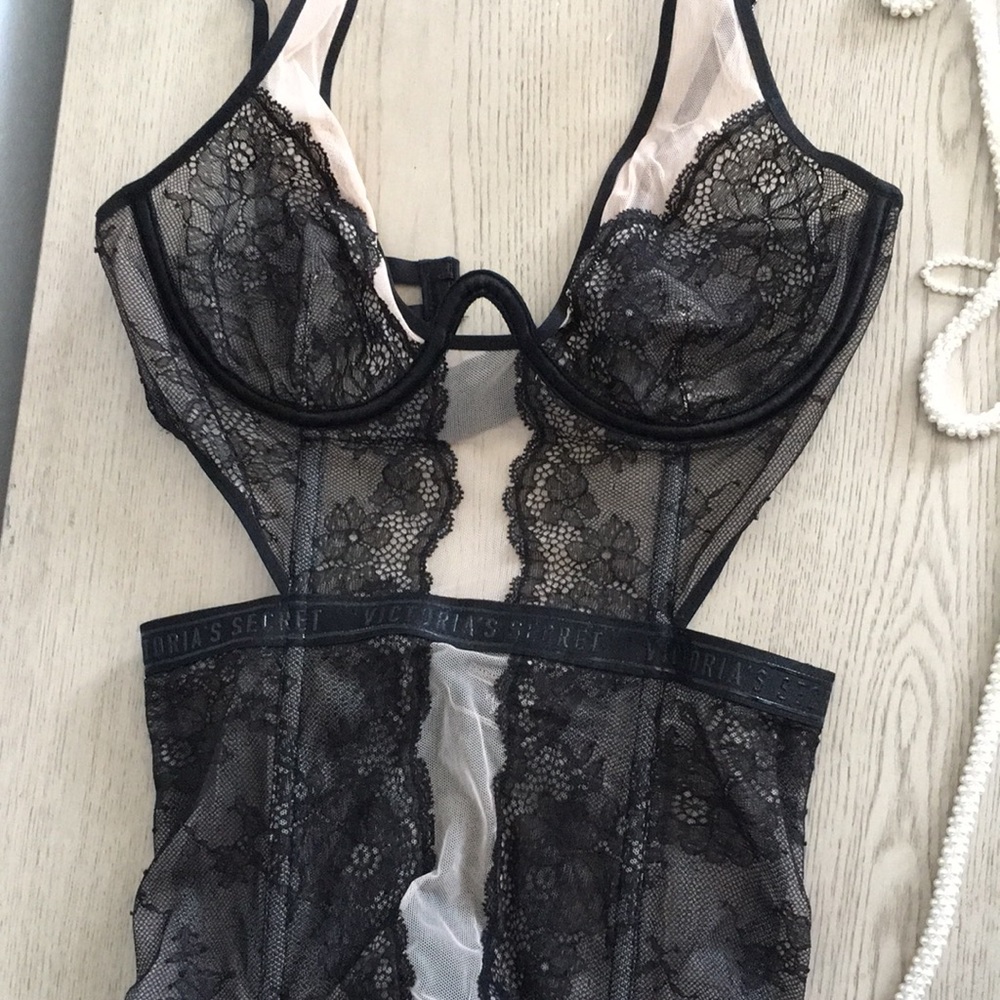 Victoria’s Secret black lace corset size S - Picture 3 of 3
